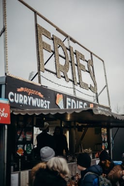 Foodtruck op je bruiloft: kosten, tips en 5 vegan foodtrucks (2026)